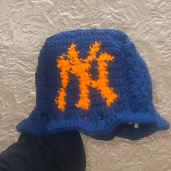 Crochet NY Bucket - Picture 4 of 10